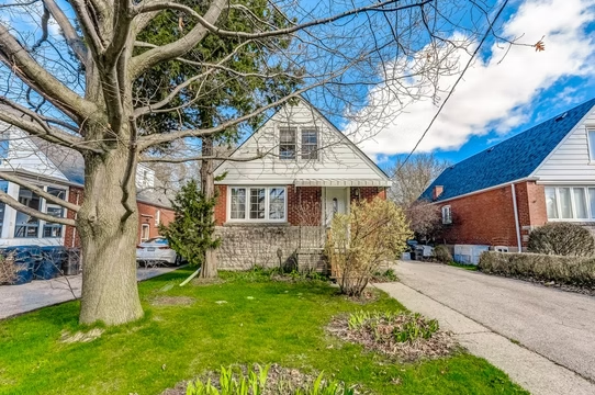 20 Gardens Crescent Toronto Property Exterior - Gordon's Downsizing & Estate Services