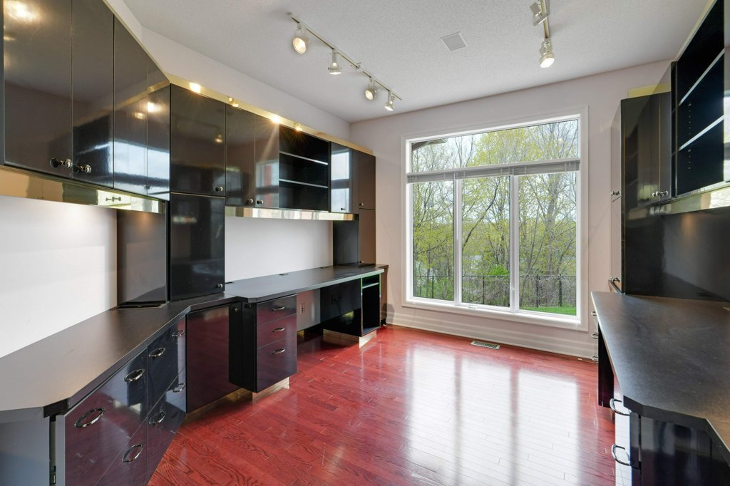 2369Lookout(32)