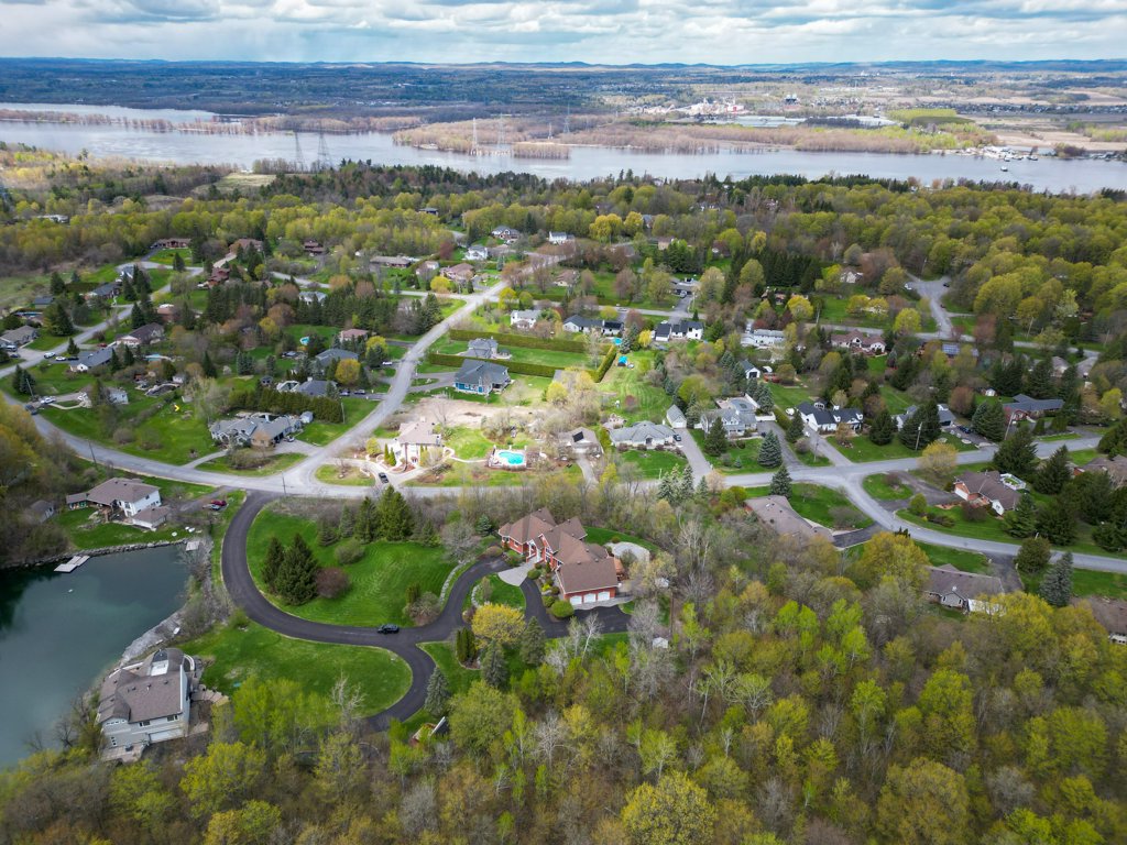 2369Lookout(82)