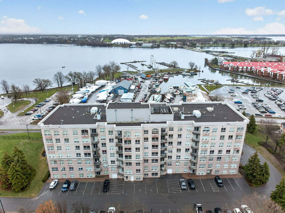 Wellington Street Kingston Waterfront Building - Gordon's Downsizing & Estate Services
