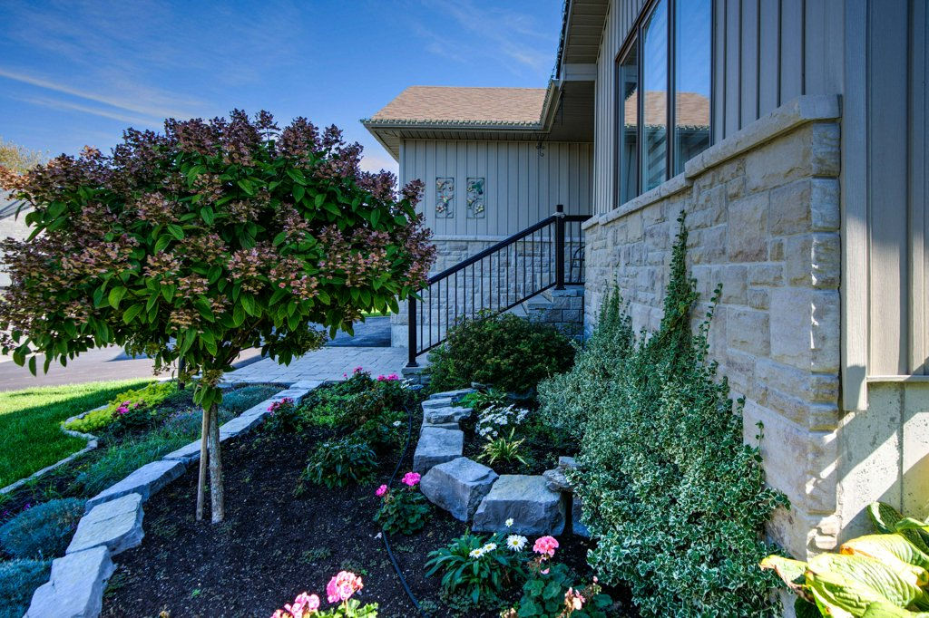 Conger Drive Wellington Property Entrance - Gordon's Downsizing & Estate Services