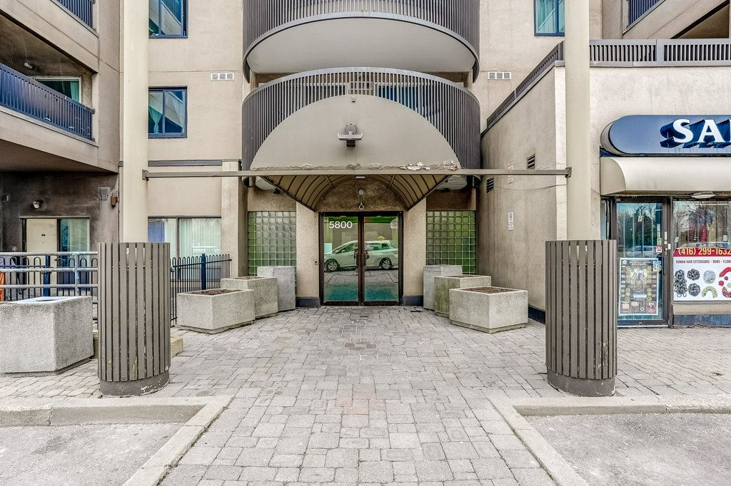 Sheppard Avenue Scarborough Property Entrance - Gordon's Downsizing & Estate Services