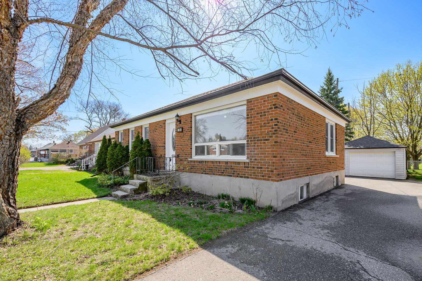 Bellaire Street Peterborough Yard And Exterior - Gordon's Downsizing & Estate Services