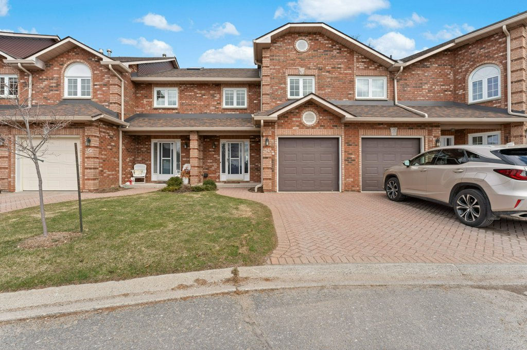24 - 1098 King Street West Kingston